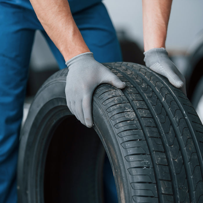 ¿Qué es y para qué sirve la banda de rodadura del neumático de tu auto?
